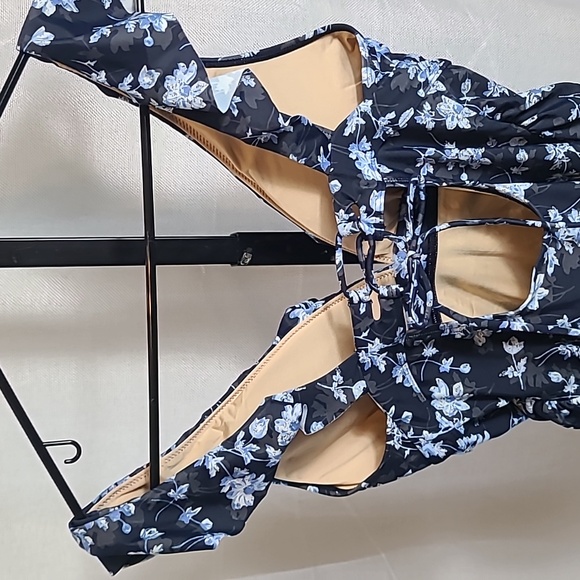 NWT A Pea In The Pod Floral Ruffled Maternity One Piece Swimsuit - Navy - Picture 4 of 9